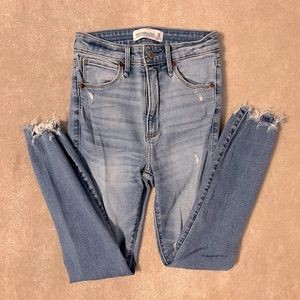 Abercrombie & Fitch Super skinny Ankle jeans in a 00/24.
